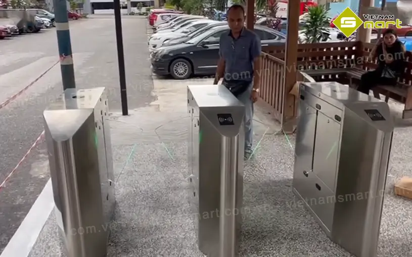 Cổng Flap Barrier ZKTeco FBL4000 Pro Cổng Flap Barrier ZKTeco FBL4000 Pro phân làn hiệu quả cho người đi bộ