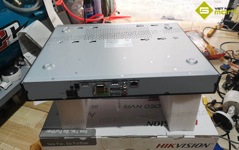 Đầu ghi hình IP 32 kênh Hikvision DS-7632NXI-K2 Các cổng kết nối của đầu ghi IP Hikvision DS-7632NXI-K2
