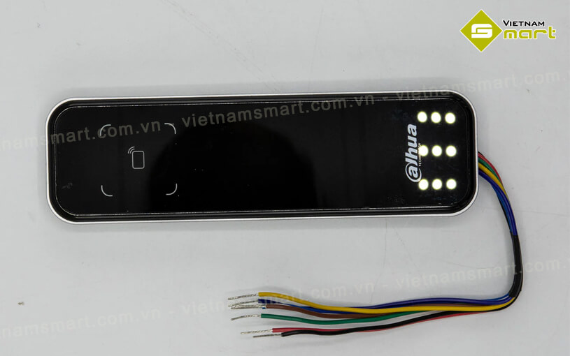 Đặc điểm nổi bật của đầu đọc thẻ Dahua ASR2200A được thiết kế với mặt kính cường lực