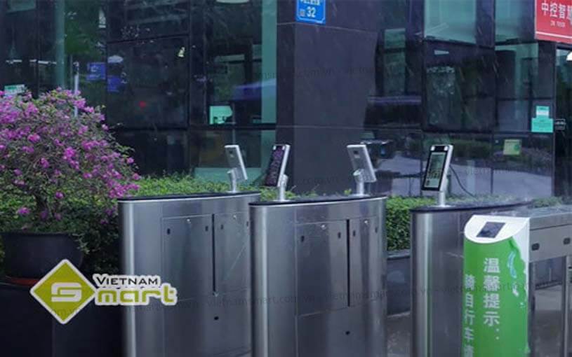 Lắp đặt máy chấm công G4 ngoài trơi 