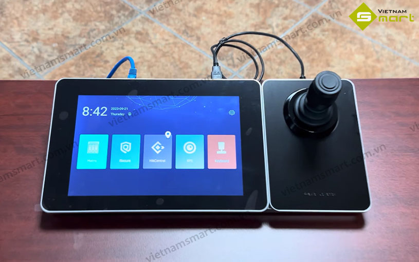 Hình ảnh thực tế của bản điều khiên HIK DS-1600KI