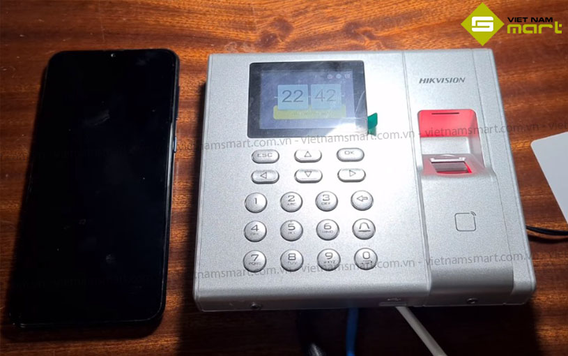Máy chấm công vân tay Hikvision DS-K1T8003EF Mở cửa từ xa qua ứng dụng di động HIK-Connect qua điện thoại thông minh