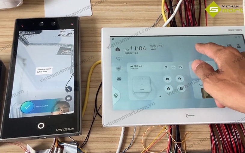 Kiểm thử máy chấm công khuôn mặt DS-K1T673DWX với thiết bị khác