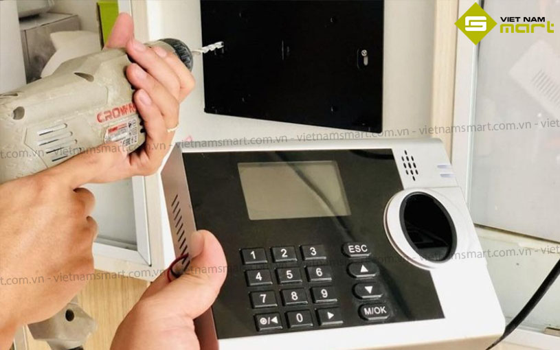 Lắp đặt thiết bị chấm công 3000TID-C nhanh chóng