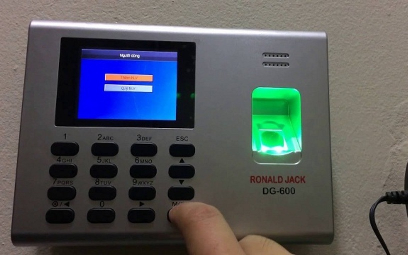 Máy chấm công vân tay Ronald Jack DG600 Ứng dụng của moel DG-600 trong thực tế