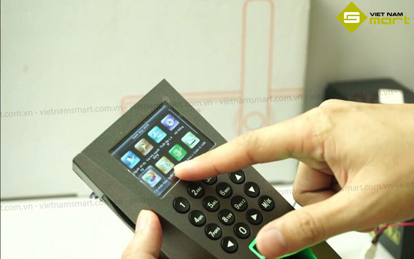 Máy chấm công vân tay ZKTeco F18 VietnamSmart báo giá thiết bị chấm công khuôn mạt F18 giá tốt nhất