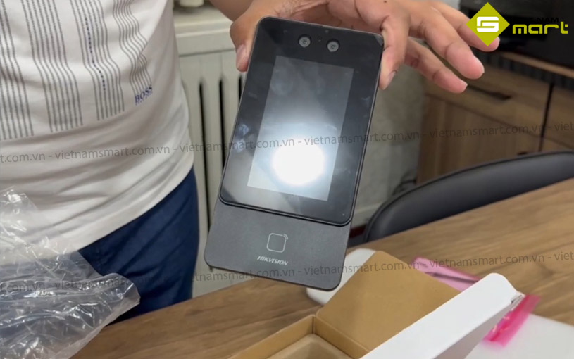 Máy chấm công khuôn mặt Hikvision DS-K1T342EX Mẫu máy chấm công DS-K1T342EX có thiết kế nhỏ gọn