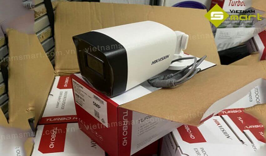 Camera HD-TVI Hikvision DS-2CE17H0T-IT3F Camera HD-TVI Hikvision DS-2CE17H0T-IT3F