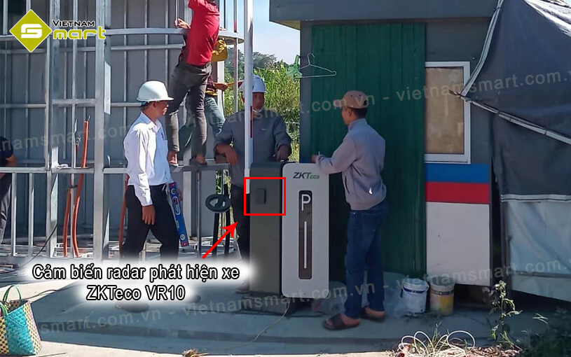 Cảm biến radar VR10 Pro được kết hợp với barrier tự động để kiểm soát bãi xe