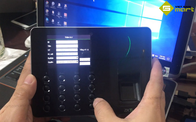 Máy chấm công vân tay ZKTeco WL30 Thao tác trên WL30 đơn giản và nhanh chóng