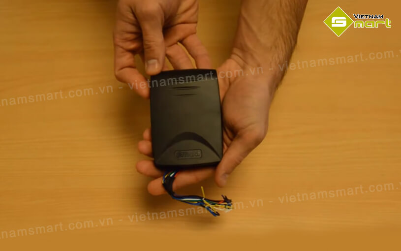 Đầu đọc thẻ Mifare Dahua DHI-ASR1100B Đầu đọc thẻ Mifare Dahua DHI-ASR1100B chính hãng được nhập khẩu bởi công ty VietnamSmart