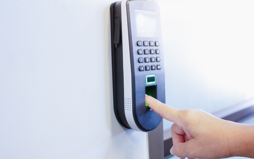 Dịch vụ lắp đặt máy chấm công Quận 2 | Địa chỉ - Báo giá tốt nhất Giá lắp máy chấm công vân tay Quận 2 từ 2,5 đến 6 triệu đồng