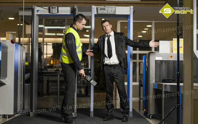 Ưu điểm nổi bật của thiết bị dò kim loại cầm tay trong đời sống con người