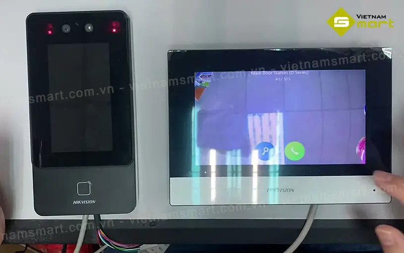 Bộ liên lạc IP khuôn mặt Hikvision DS-KIS901-P Giới thiệu về bộ liên lạc IP khuôn mặt Hikvision DS-KIS901-P