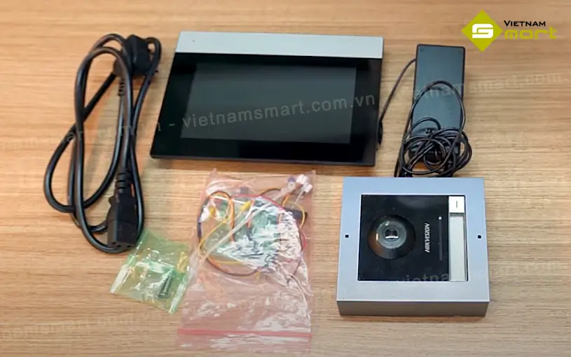 Bộ liên lạc video IP Hikvision DS-KIS602(B) Bộ liên lạc video IP DS-KIS602(B)