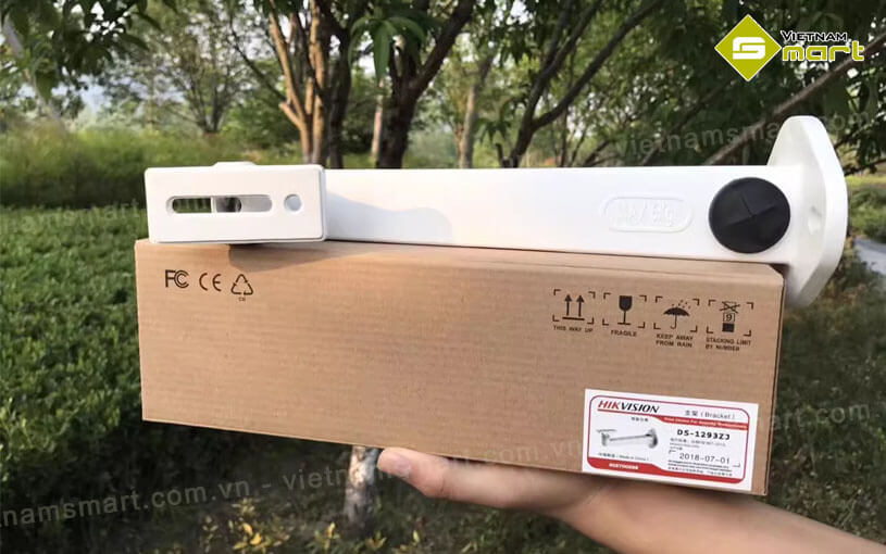 Giá treo tường camera Hikvision DS-1293ZJ