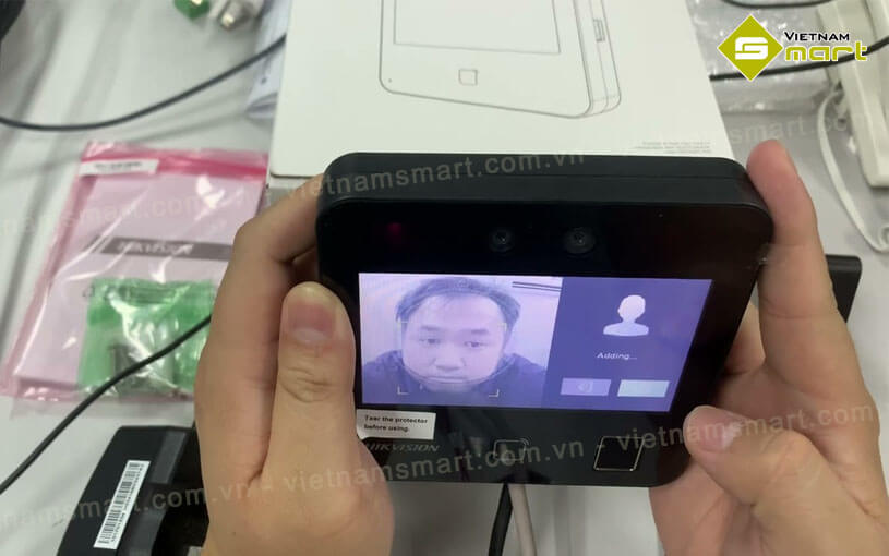 Máy chấm công DS-K1T343EFWX-B xác thực truy cập nhanh chóng - hiệu quả 