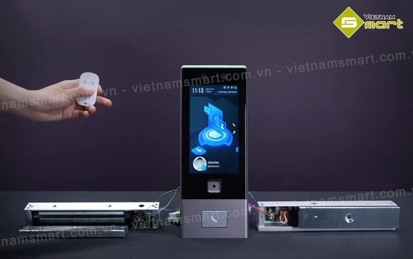 Máy chấm công khuôn mặt Hikvision DS-K1T670MWX-WBQR Máy chấm công DS-K1T670MWX-WBQR hiện đại, sở hữu nhiều tính năng công nghệ đời mới nhất