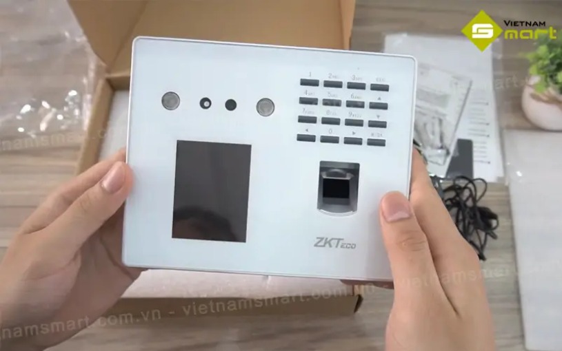 Model thiết bị chấm công ZKTeco MB40-VL trắng 