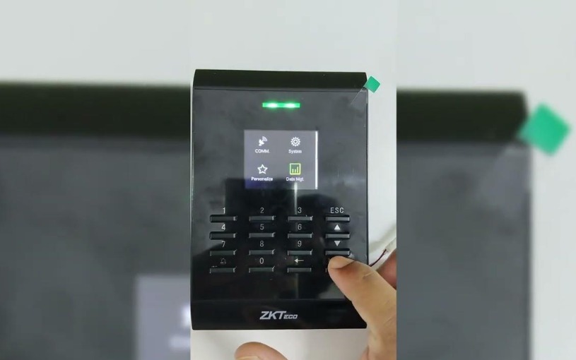 Máy chấm công thẻ cảm ứng ZKTeco SC405 Hình ảnh thực tế của thiết bị chấm công ZKTeco SC405