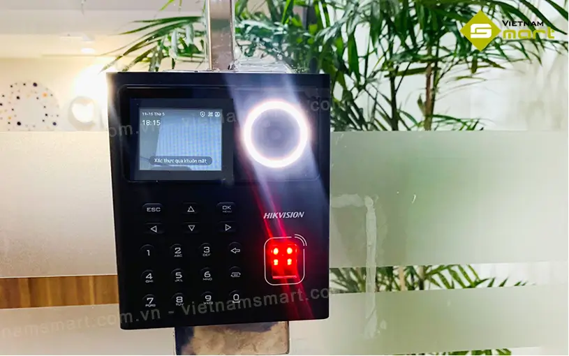 Máy chấm công khuôn mặt Hikvision DS-K1T320MFWX-B Mẫu máy chấm công Hikvision DS-K1T320MFWX-B