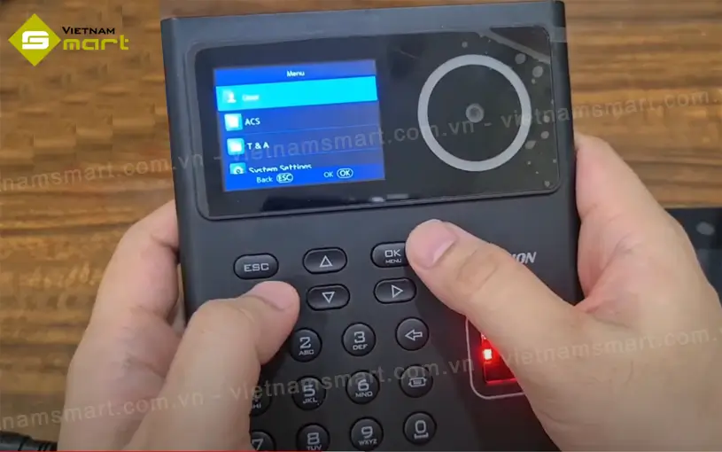 Máy chấm công khuôn mặt Hikvision DS-K1T320MFWX-B Máy chấm công DS-K1T320MFWX/B thiết kế kiểu dáng hiện đại