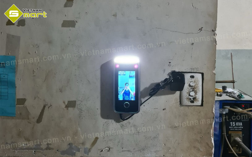 Máy chấm công kiểm soát cửa bằng khuôn mặt Ronald Jack Facepro-009 Công nghệ chống ngược sáng WDR trên Facepro-009 rất hiệu quả và tiện ích