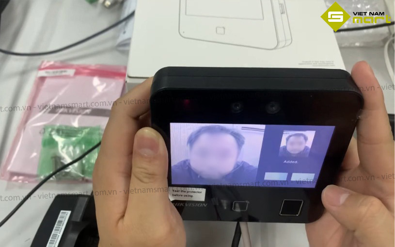 Máy chấm công khuôn mặt Hikvision DS-K1T343EFX DS-K1T343EFX nhận diện và xác minh khuôn mặt nhanh chóng