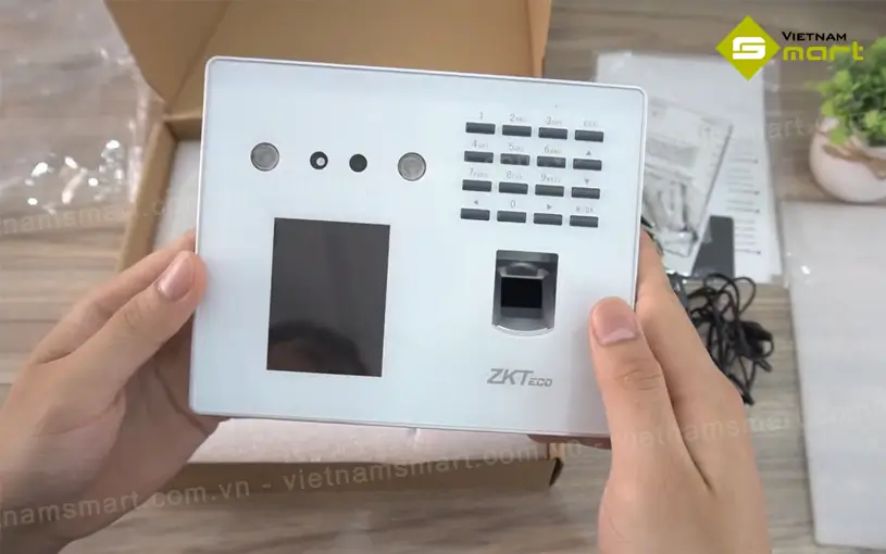 ZKTeco MB40-VL trang bị nút bấm chắc chắn