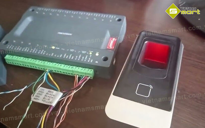 Bộ kiểm soát chính cho thang máy Hikvision SH-K3210 chính hãng được phân phối bởi VietnamSmart