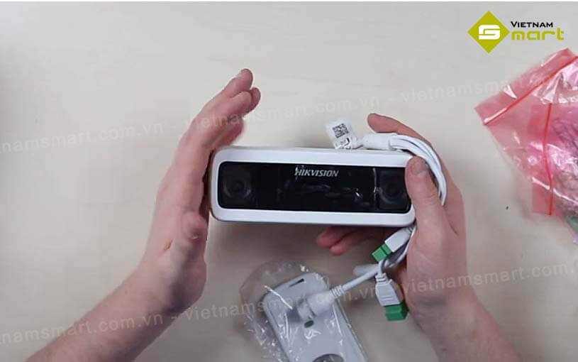 Camera đếm người Hikvision DS-2CD6825G0/C-IV(S)(B) Camera đếm người DS-2CD6825G0/C-IV(S)(B) chính hãng