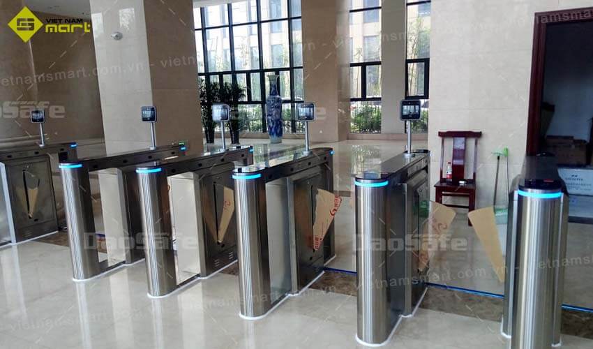Cổng Flap Barrier Daosafe DS318 được tích hợp kiểm soát truy cập