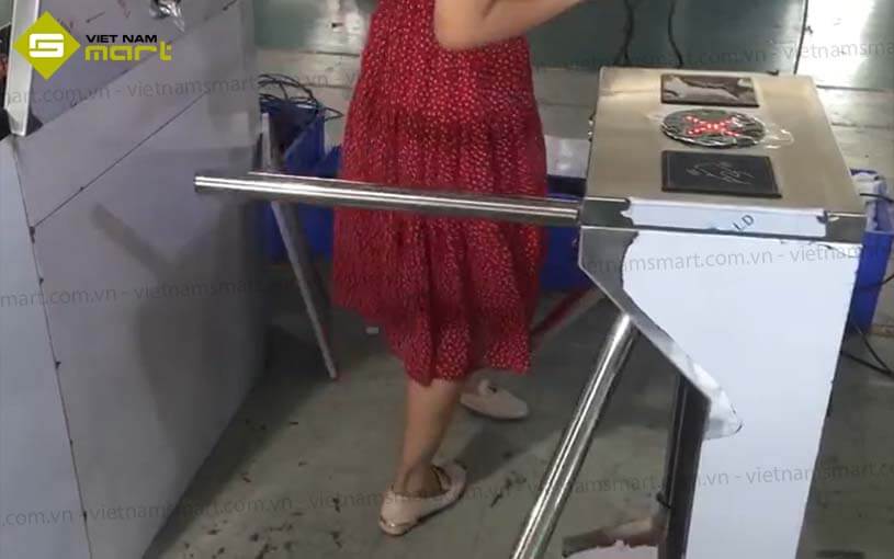 Cổng xoay ba càng Turboo DL128