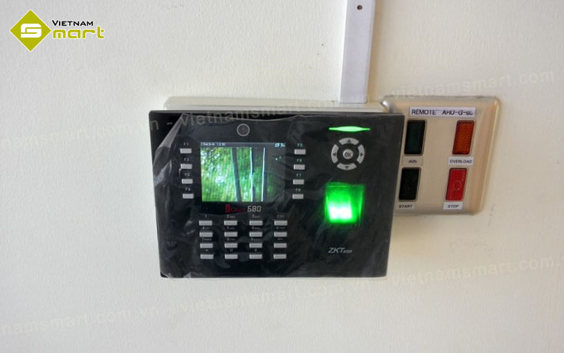 Máy chấm công vân tay ZKTeco iClock680