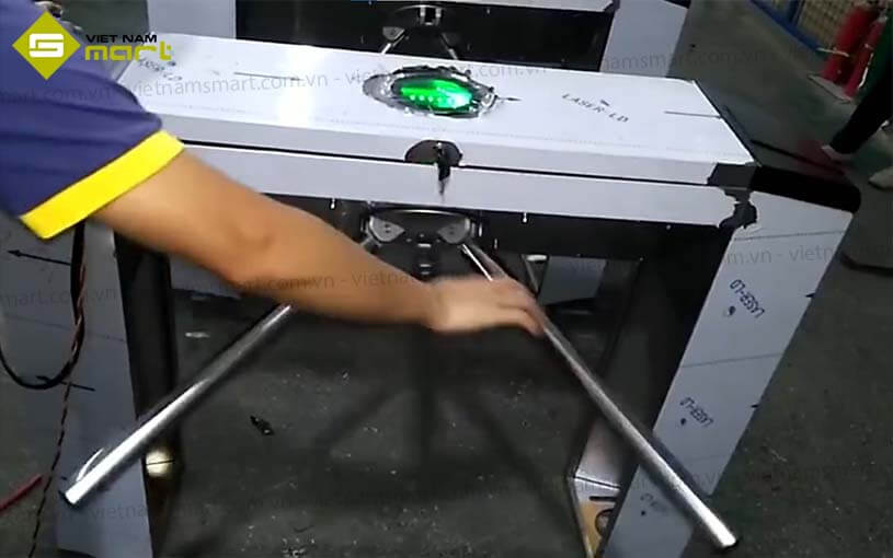 Cổng xoay ba càng Turboo D142