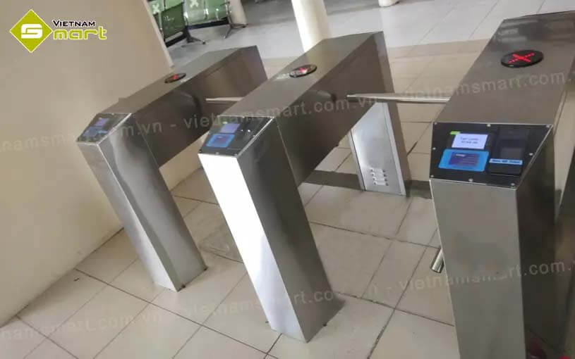 Cổng xoay 3 càng Turboo E142 kiểm soát hiện đại mới