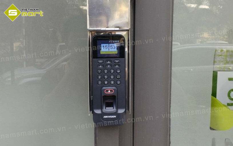 Máy chấm công vân tay Hikvision DS-K1T804BMF lắp đặt giá rẻ từ VietnamSmart