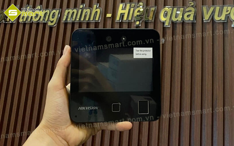 Máy chấm công và kiểm soát ra vào khuôn mặt Hikvision DS-K1T343MFWX DS-K1T343MFWX cho phép quản lý từ xa khi được hỗ trợ WiFi