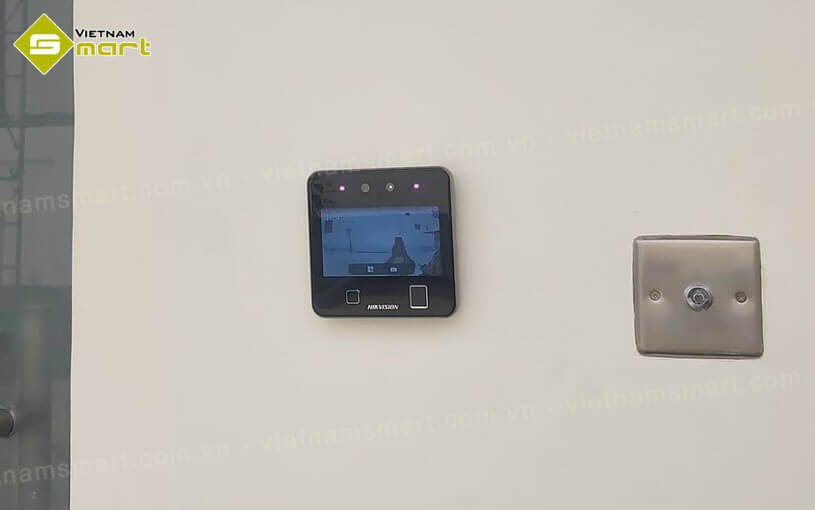 Máy chấm công khuôn mặt Hikvision DS-K1T343MFX Máy chấm công DS-K1T343MFX chính hãng được phân phối VietnamSmart