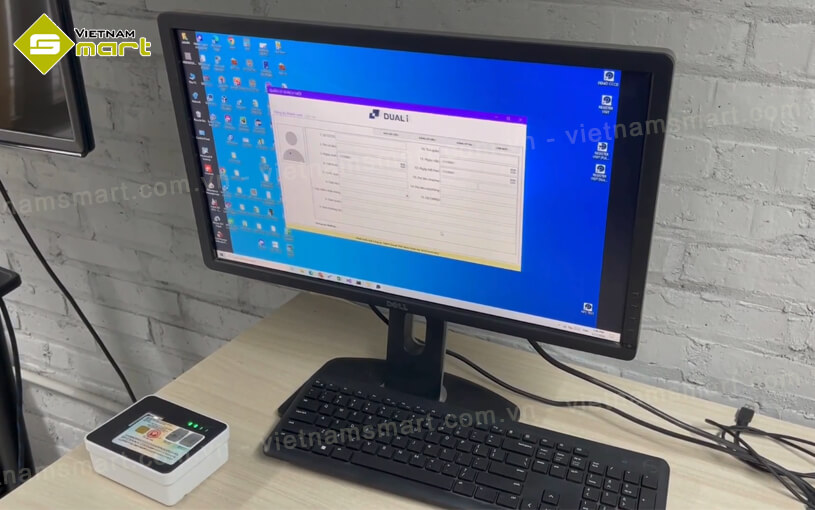 Thiết bị đọc căn cước công dân Duali DQ-100 Thiết bị đọc căn cước công dân Duali DQ-100 chính hãng được phân phối bởi VietnamSmart