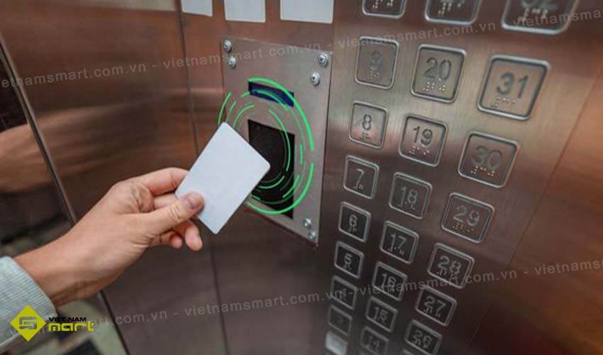 Giải pháp kiểm soát ra vào thang máy bằng thẻ từ