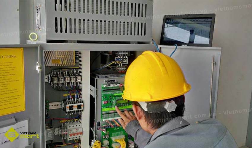 Lắp đặt bộ điều khiển thang máy chính hãng