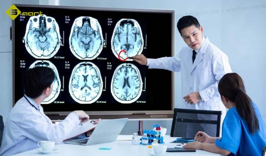 Màn hình tương tác trong lĩnh vực y tế