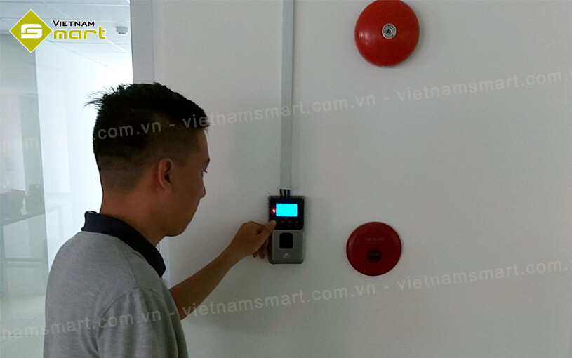 Xác thực truy cập nhanh chóng với máy chấm công vân tay