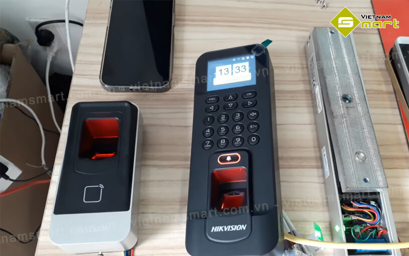 Máy chấm công vân tay, kiểm soát cửa Hikvision DS-K1T804AMF chính hãng new 100%