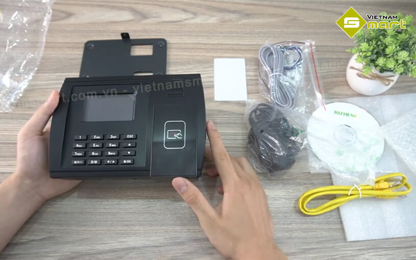 Máy chấm công vân tay ZKTeco S550 Máy chấm công vân tay ZKTeco S550 được phân phối chính hãng bởi VietnamSmart