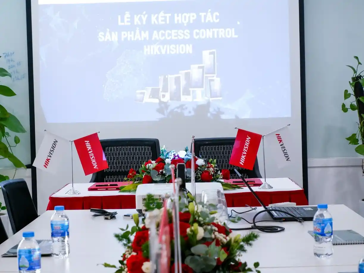 Vietnamsmart – Nhà phân phối chính thức ủy quyền Hikvision tại Việt Nam Lễ ký kết hợp tác sản phẩm Access Control Hikvision, khẳng định định hướng phát triển nhóm giải pháp kiểm soát ra vào.